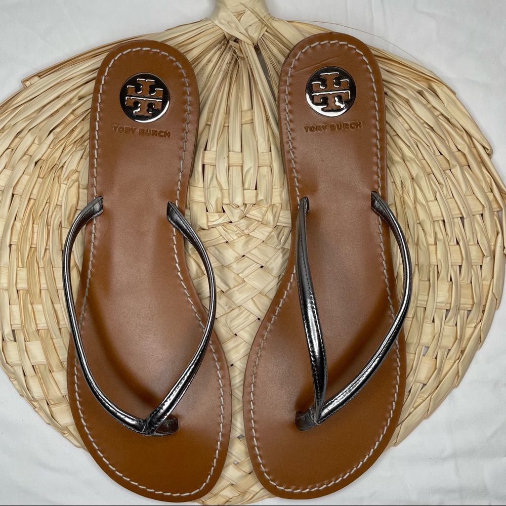 NEW Tory Burch Abitha Flip Flop Sandals 11 Pewter Mirror Metallic Leather Silver - Picture 2 of 10